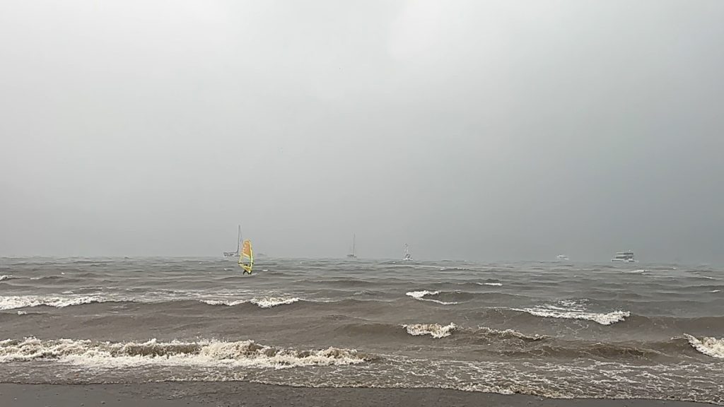 marmaris yelkenli, marmaris sağanak yağış, marmaris fırtına, marmaris, marmariste kıyıya vuran yelkenliler