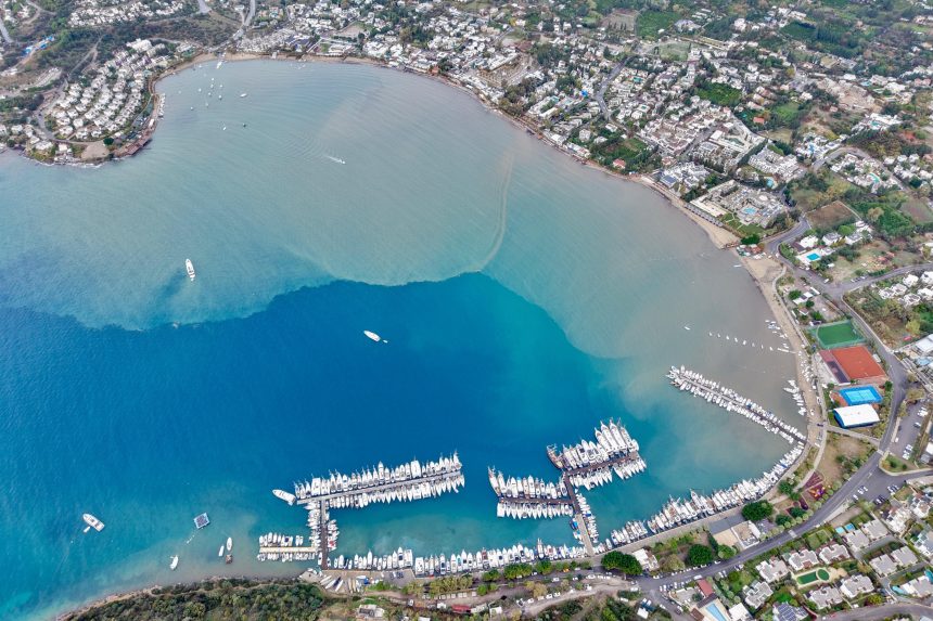 bodrum deniz kahverengi, bodrumda deniz kahverengiye döndü, bodrum deniz, bodrum, bodrum sağanak yağış