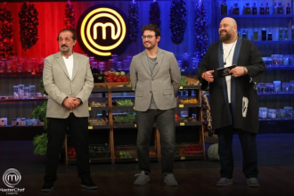 masterchefte üçüncü ceketi kim kazandı, masterchef kim önlük giydi, masterchef te ceketi kim kazandı, masterchef 3 önlüğü kim aldı, masterchef üçüncü ceketi kim giydi