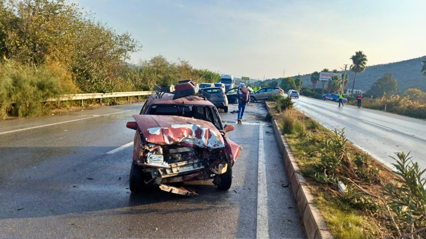milas zincirleme kaza trafik kazası dörttepe kavşağı zincirleme trafik kazası iki kişi yaralandı