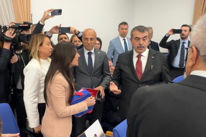 gizem özcan yusuf tekin, mecliste boş beslenme çantası, yusuf tekin, yusuf tekin boş beslenme çantası, gizem özcan