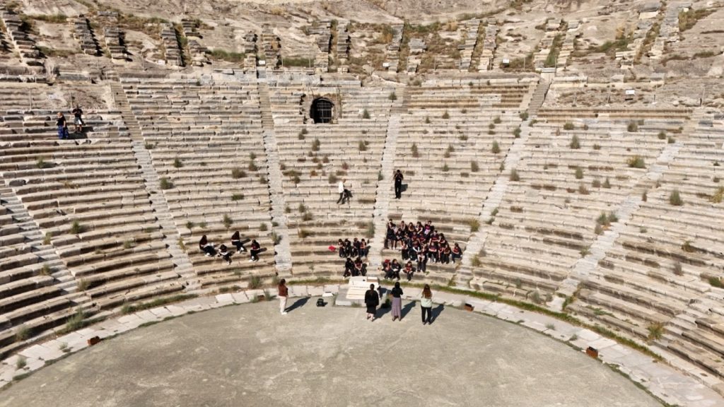 öğrenciler arkeoloji ve sanatla buluştu bodrum belediyesi arkeoloji ve sanat öğrenciler bodrum antik kenti