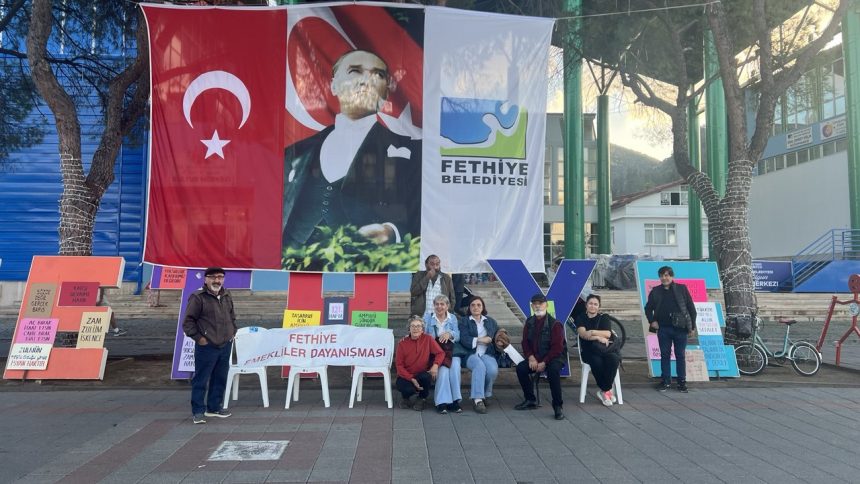 fethiye emekliler, fethiye emekliler dayanışması, fethiyede emekli eylemi, fethiyede eylem yapan emekliler, fethiye emekli eylemi