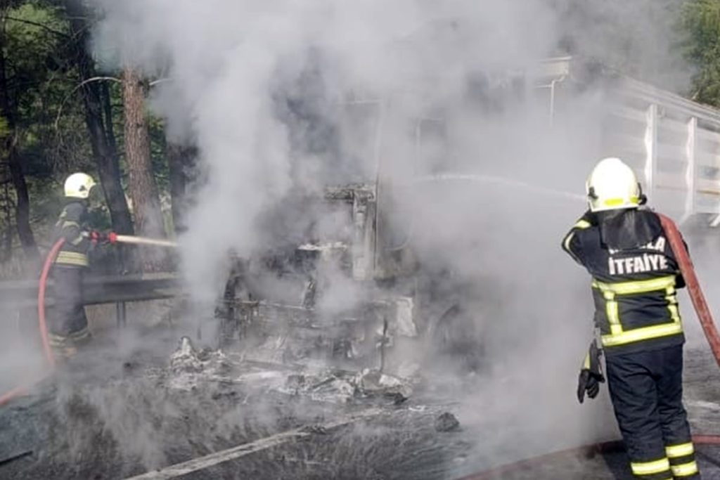 sakar geçidi kamyon yangını, ula sakar geçidi, sakar geçidi, sakar geçidi yangın, muğla sakar