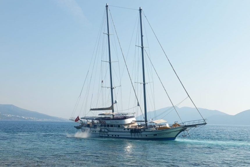 bodrumda tekne karaya oturdu, bodrumda karaya oturan tekne, bodrumda karaya oturdu, bodrum yelkenli tekne, bodrum haremtan burnu