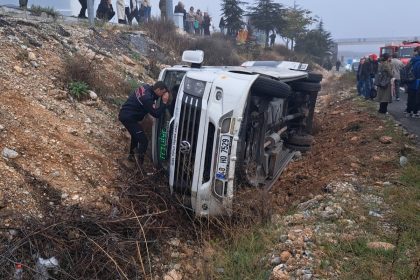 muğlada kaza, muğlada trafik kazası, menteşe kaza, menteşede yolcu minibüsü şarampole devrildi, menteşe yolcu minibüsü