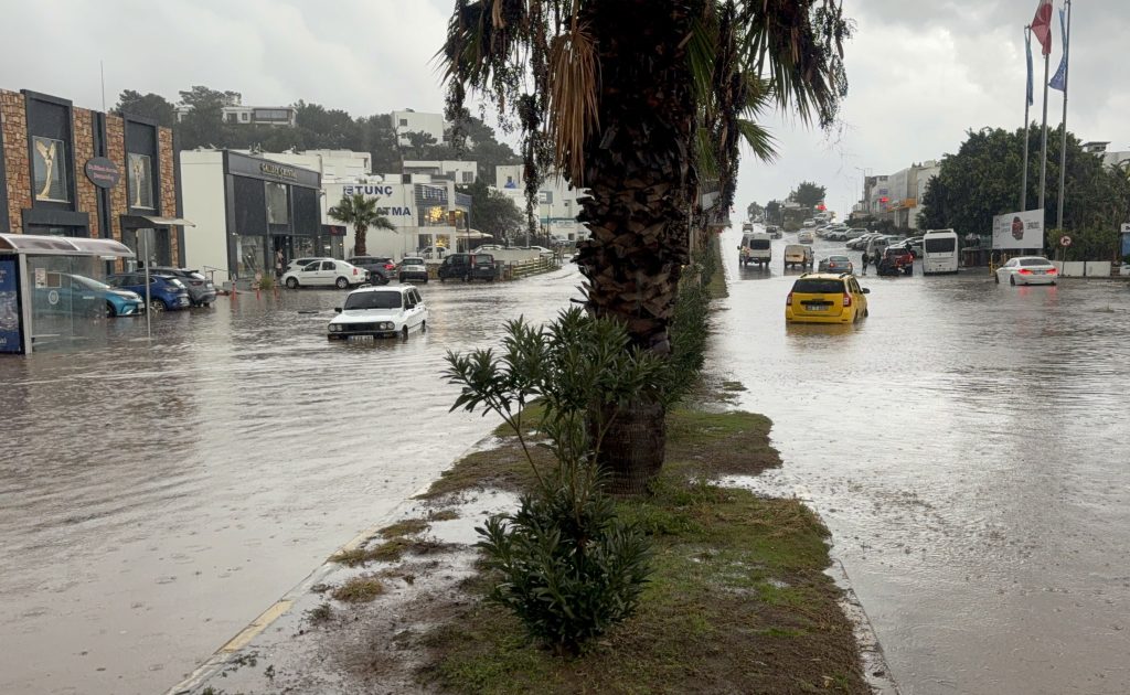 bodrum sağanak yağış, bodrum hava, bodrum hava durumu, bodrum yağış, bodrum yağmur