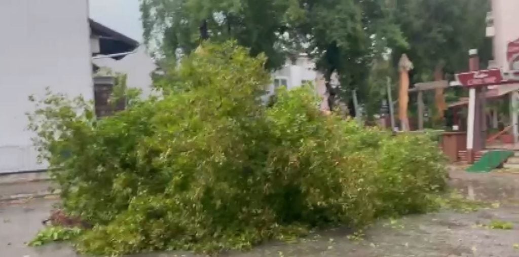 marmaris sağanak, marmaris sağanak yağış, marmaris fırtına, marmaris, marmariste tekneler karaya oturdu