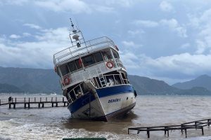 marmaris sağanak, marmaris sağanak yağış, marmaris fırtına, marmaris, marmariste tekneler karaya oturdu
