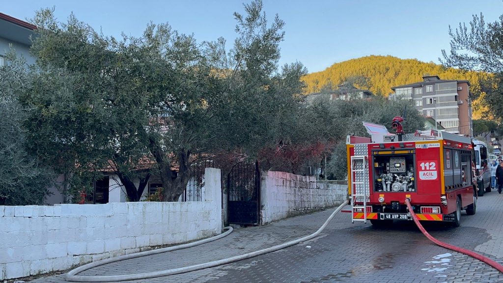 menteşe ev yangını menteşe yangın muğla muslihittin yangın