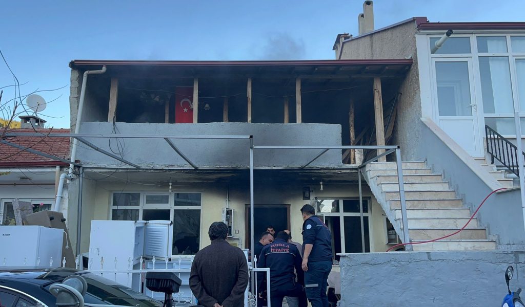 menteşe ev yangını menteşe yangın muğla muslihittin yangın