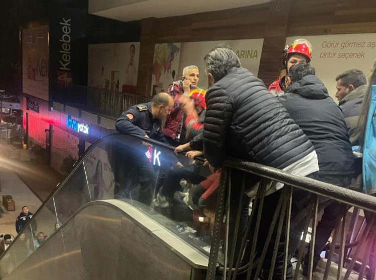 menteşe avm kaza eli yürüyen merdivene sıkışan çocuk, menteşe haber