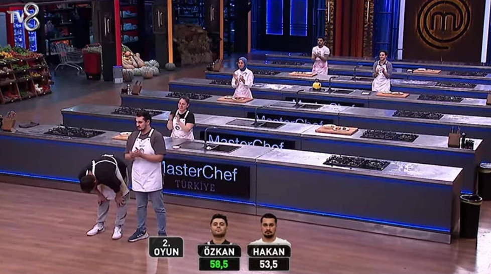 masterchefte üçüncü ceketi kim kazandı, masterchef kim önlük giydi, masterchef te ceketi kim kazandı, masterchef 3 önlüğü kim aldı, masterchef üçüncü ceketi kim giydi