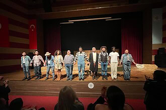 fareler ve insanlar oyunu fareler ve insanlar muğla, Muğla Sanat Tiyatrosu , Muğla Büyükşehir Belediyesi