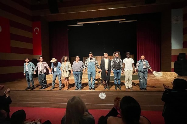 fareler ve insanlar oyunu fareler ve insanlar muğla, Muğla Sanat Tiyatrosu , Muğla Büyükşehir Belediyesi