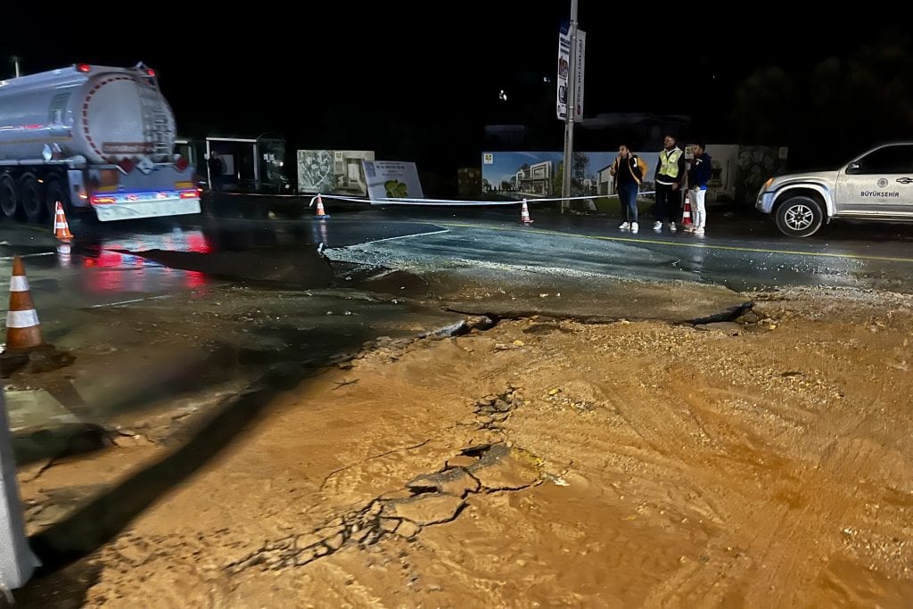 bodrum ana isale hattı, bodrum ana isale hattı patlama, bodrum su hattı, bodrum su hattı patlama, 