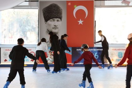 muğla buz pateni, muğla buz pateni pisti, menteşe buz pateni, menteşe buz pateni pisti, muğla yılbaşı