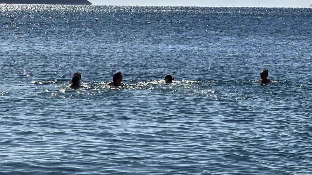 yeni yıl denize girdi yeni yılın ilk günü muğlada bodrum fethiye