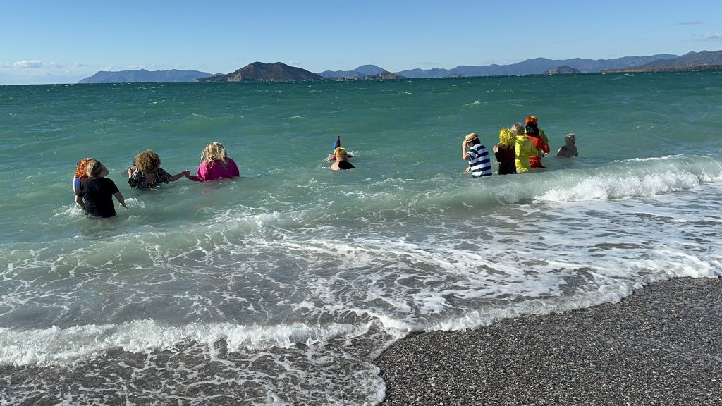 yeni yıl denize girdi yeni yılın ilk günü muğlada bodrum fethiye