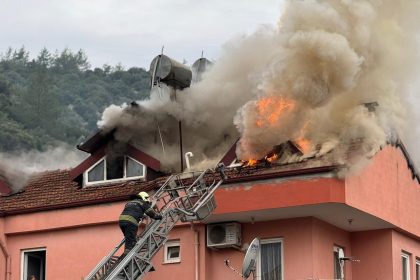 fethiye yangın, fethiye ev yangını, fethiye taşyaka, fethiye taşyaka yangın, fethiye çatı katı yangın