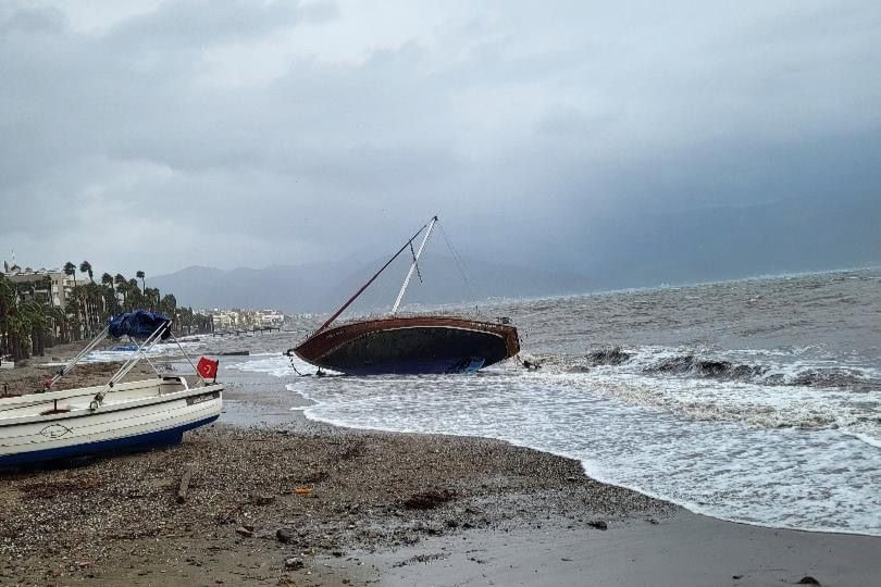 marmaris elektrik telleri, marmaris fırtına, marmaris yangın, marmaris, marmariste elektrik telleri koptu