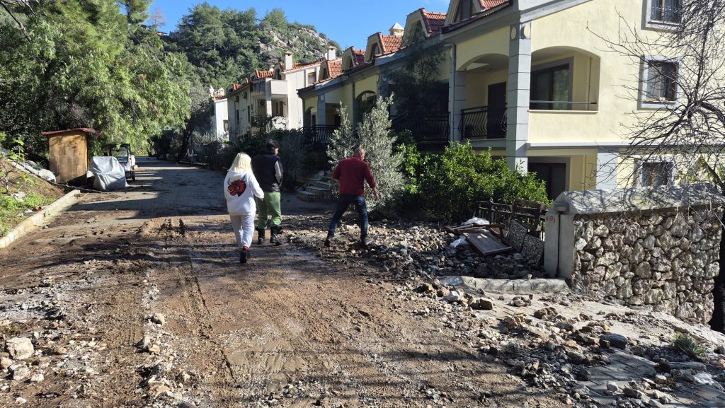 marmaris sel, marmaris sel baskını, marmaris sağanak yağış, marmaris, marmaris belediyesi sel