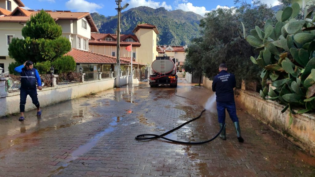 marmaris sel, marmaris sel baskını, marmaris sağanak yağış, marmaris, marmaris belediyesi sel