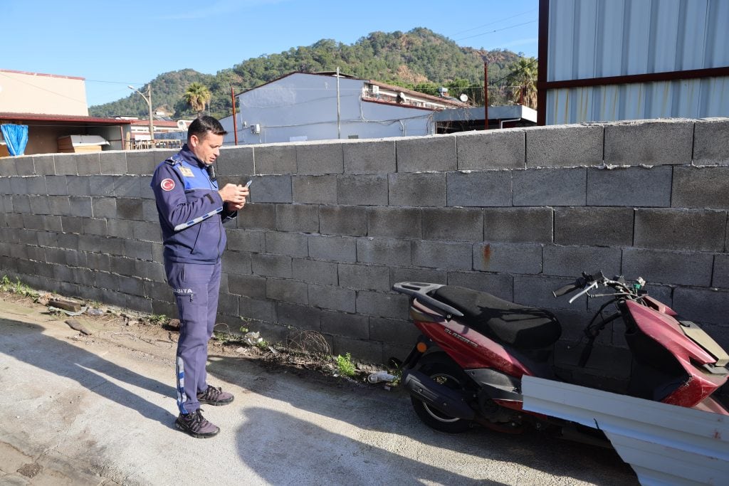 belediye ekipleri beldibi sanayi sitesi  temizlik çalışması marmaris belediyesi belediye ekipleri marmaris sanayi hurda