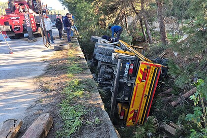 bodrum vinç, bodrum trafik kazası, bodrum kaza, bodrum vinç kazası, bodrumda şarampole devrilen vinç