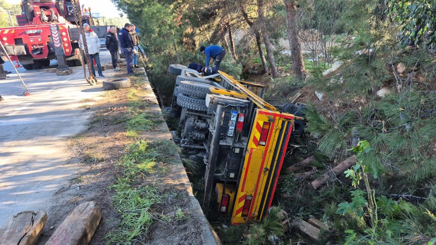 bodrum vinç, bodrum trafik kazası, bodrum kaza, bodrum vinç kazası, bodrumda şarampole devrilen vinç