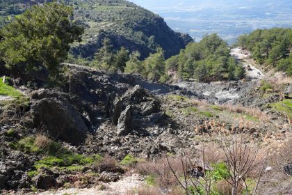 seydikemer heyelan, seydikemer, seydikemer yol, seydikemerde kapanan yol, seydikemerde heyelan