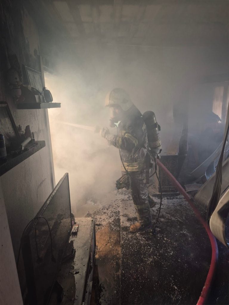 evde yangın çıktı cami mahallesi yangın söndürüldü itfaiye fethiye