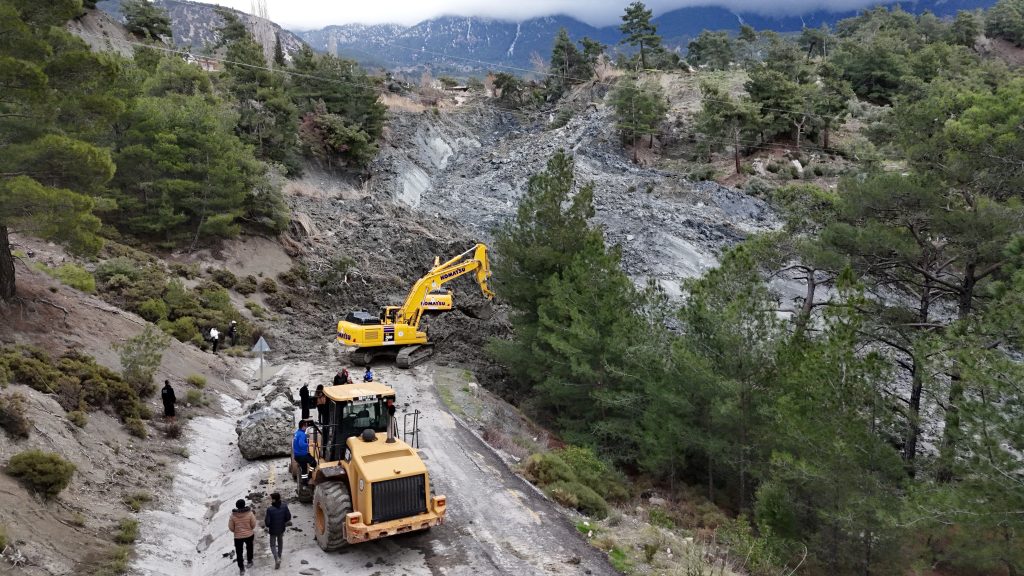 seydikemer heyelan, seydikemer bağlıağaç, seydikemer bağlıağaç heyelan, seydikemer bağlıağaç yolu, seydikemer yolu 