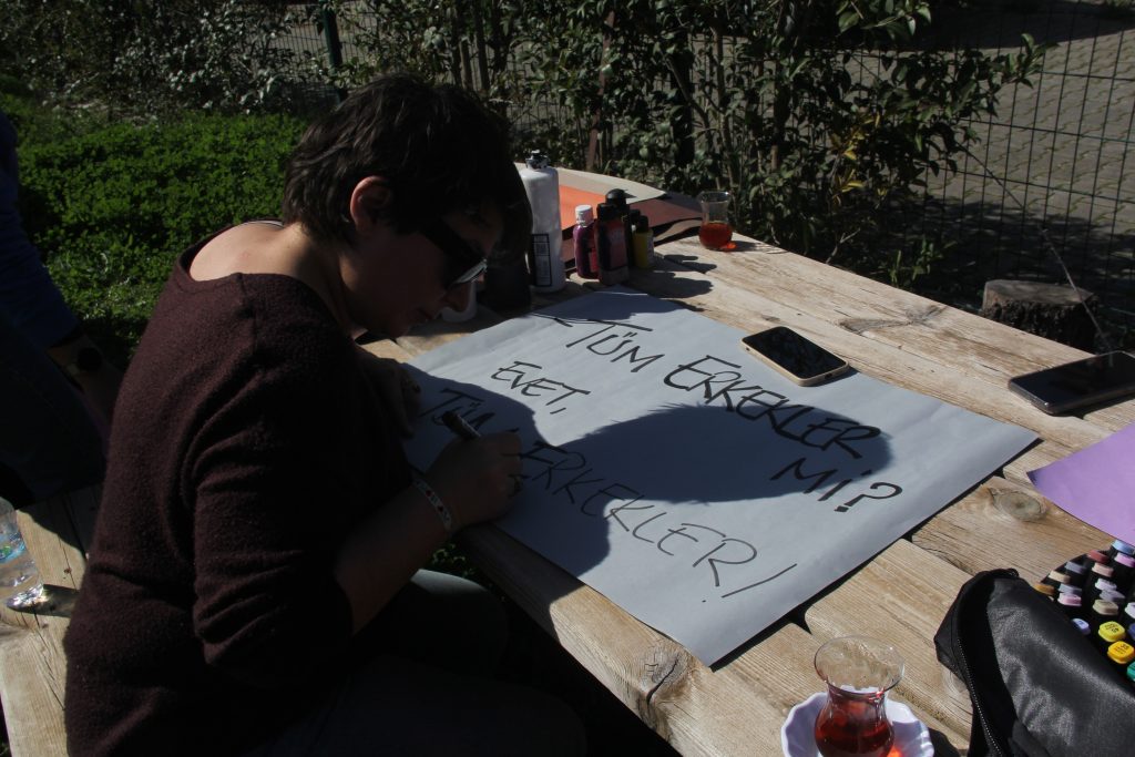 fethiye 8 mart, fethiye 8 mart feminist gece yürüyüşü, fethiye feminist gece yürüyüşü, fethiye 8 mart döviz atölyesi, fethiye kadınlar