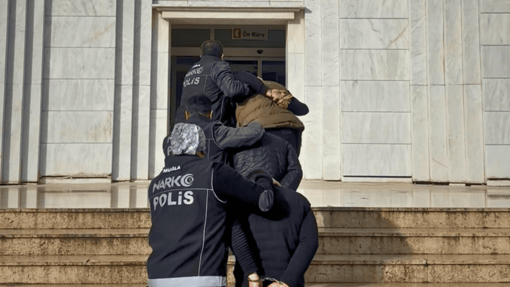 milas operasyon uyuşturucu madde sentetik ecza üç şüpheli tutuklandı uyuşturucu operasyonu