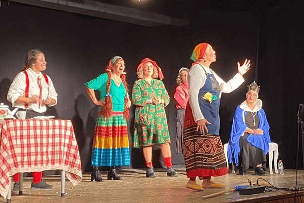 aynayı kırdık köyceğiz Datça Feminist Tiyatro Kolektifi