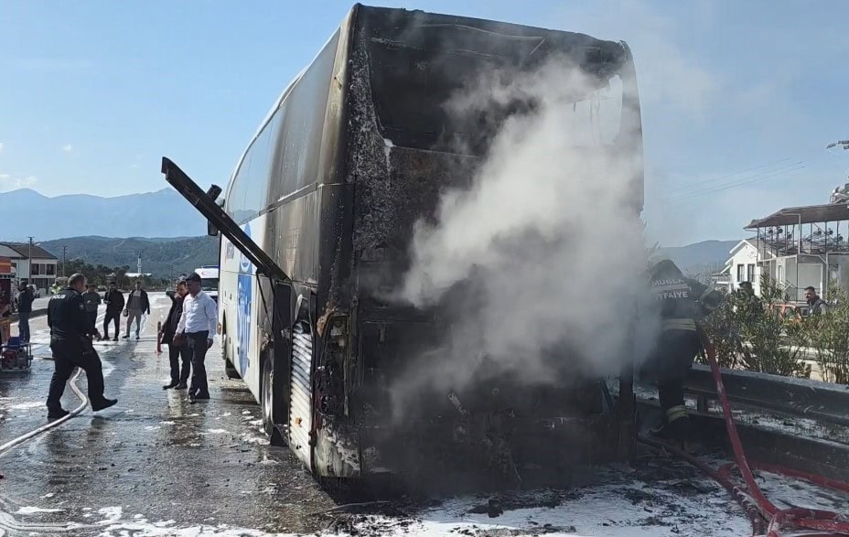 seydikemer otobüs, seydikemer otobüs yangını, seydikemer, seydikemer yangın, seydikemerde otobüste yangın