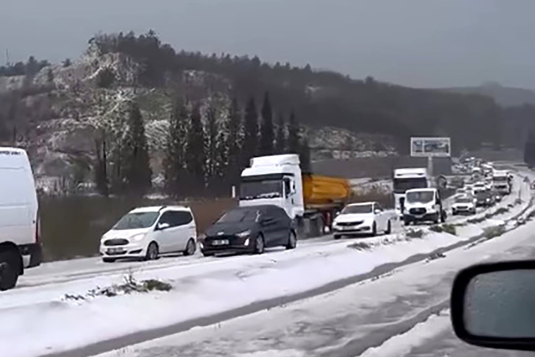 Yatağan-Milas karayolunda dolu etkili oldu