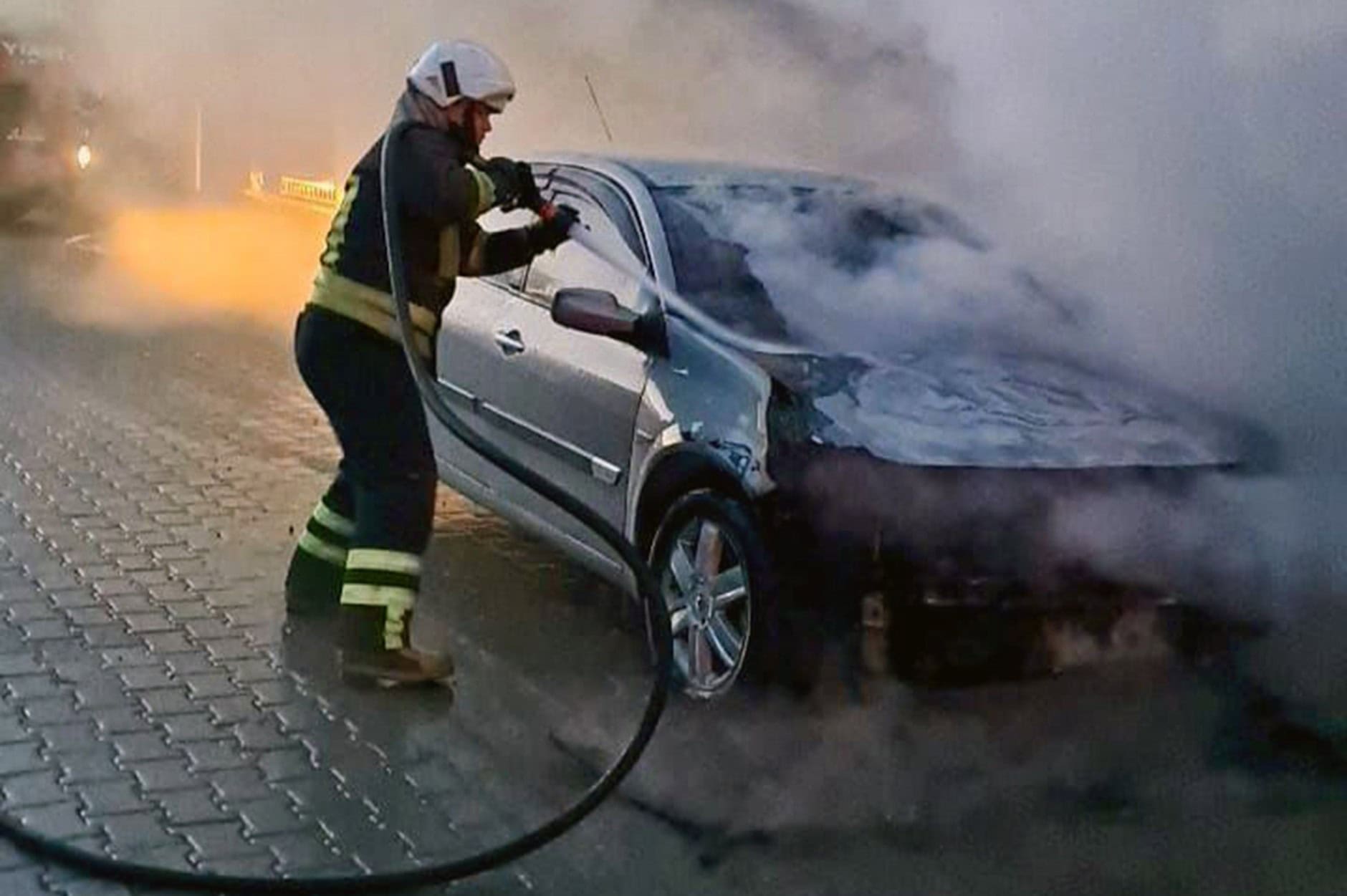 Köyceğiz’de park halindeki araç yandı