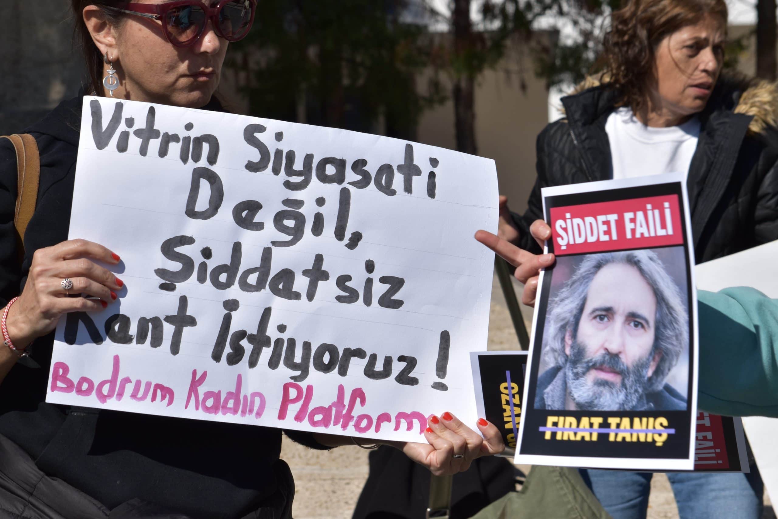 Bodrum Kadın Platformu’ndan Ozan Güven ve Fırat Tanış açıklaması: “Bir yandan ‘kadın dostu kent’ reklamı yapıp diğer yandan faillere kırmızı halı sermek, açıkça bir ‘mor yıkama’ pratiğidir”