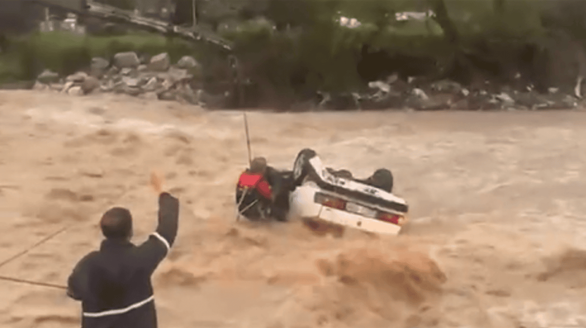 Milas’ta otomobil sele kapıldı: Bir kişi hayatını kaybetti