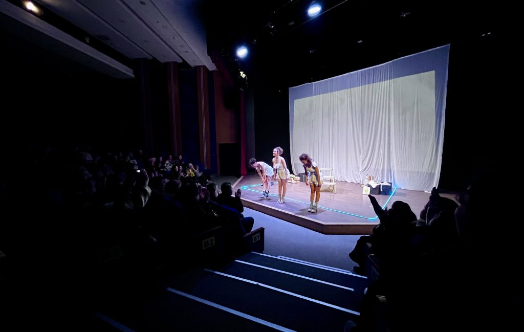 üç kız kardeş olga maşa ırina anton çehov tiyatro bodrum 8 mart kadın oyunları festivali