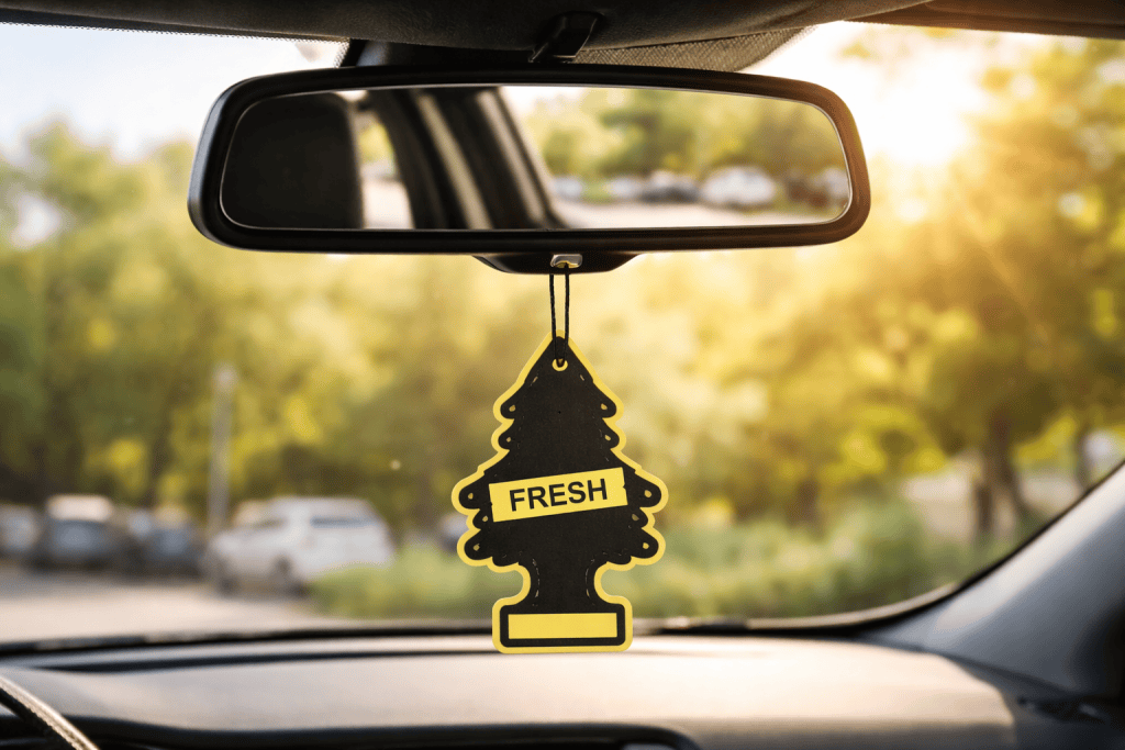 dikiz aynasına koku asmak yasak mı, araç dikiz aynasına koku asmak yasak mı, dikiz aynası süsü yasak mı, araç dikiz aynası süsü cezası, dikiz aynası süsü