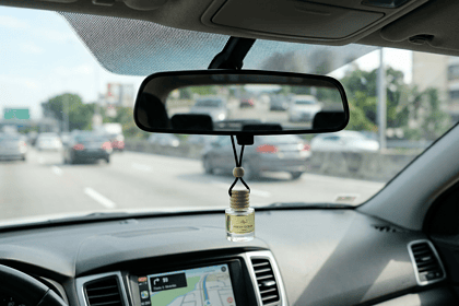 dikiz aynasına koku asmak yasak mı, araç dikiz aynasına koku asmak yasak mı, dikiz aynası süsü yasak mı, araç dikiz aynası süsü cezası, dikiz aynası süsü