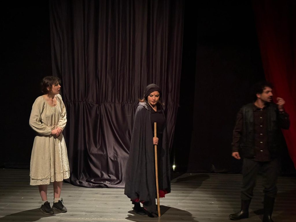 dünya tiyatro günü 27 mart tiyatro ayşegül köylücü cansın türkdoğan seda tansuker bodrum tiyatro