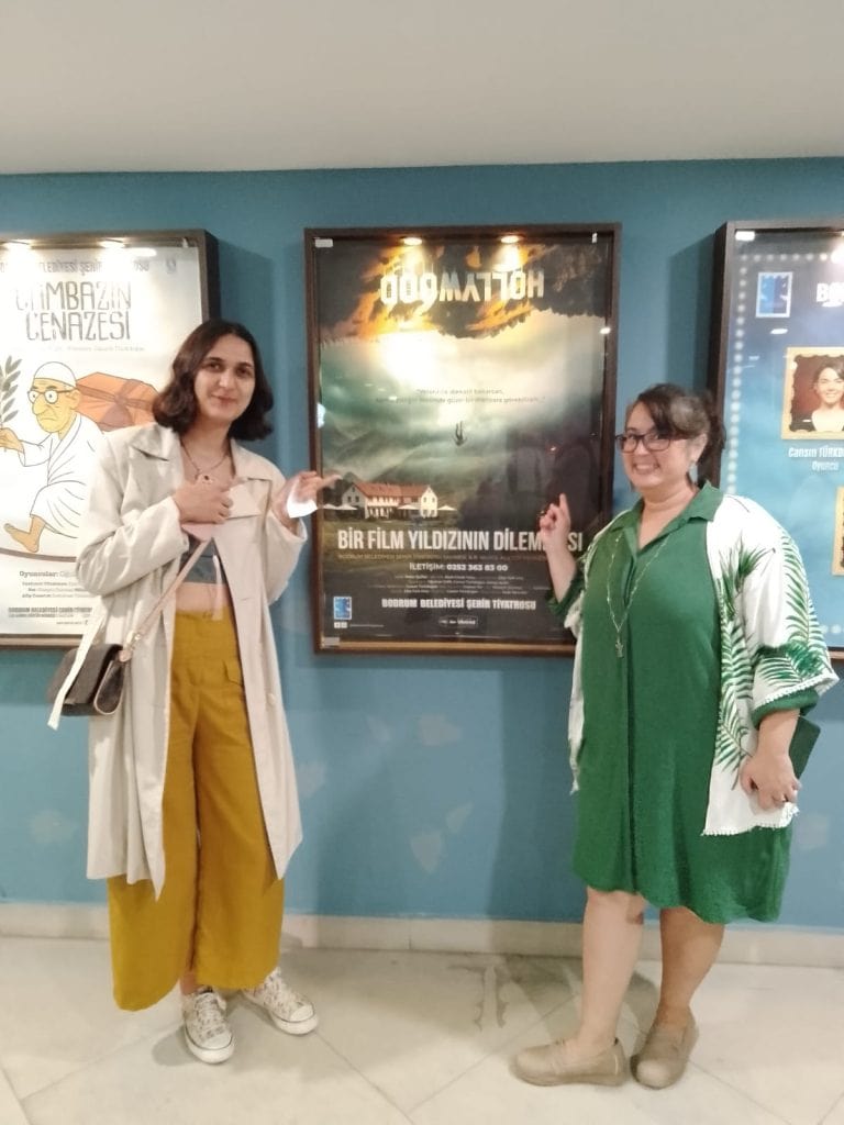 dünya tiyatro günü 27 mart tiyatro ayşegül köylücü cansın türkdoğan seda tansuker bodrum tiyatro