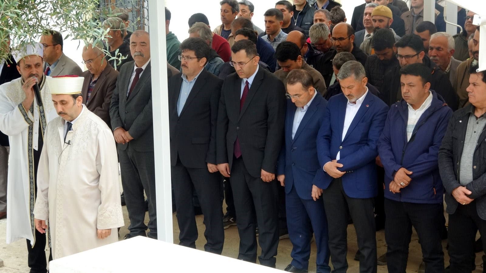 Muğla’da okul saldırılarında hayatını kaybeden öğrenciler ve öğretmen için gıyabi cenaze namazı kılındı