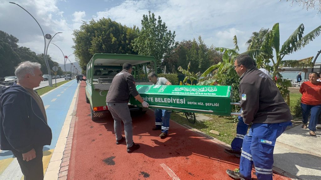 fethiye körfezinde erkek cesedi, fethiye sahil, fethiye sahil bandı, fethiye sahilde erkek cesedi, fethiye cansız erkek