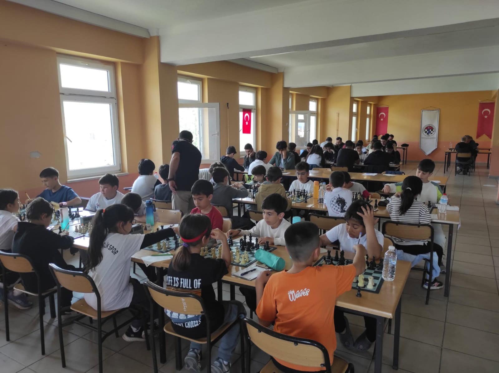 Köyceğiz’de 23 Nisan etkinlikleri kapsamında satranç turnuvası düzenlendi