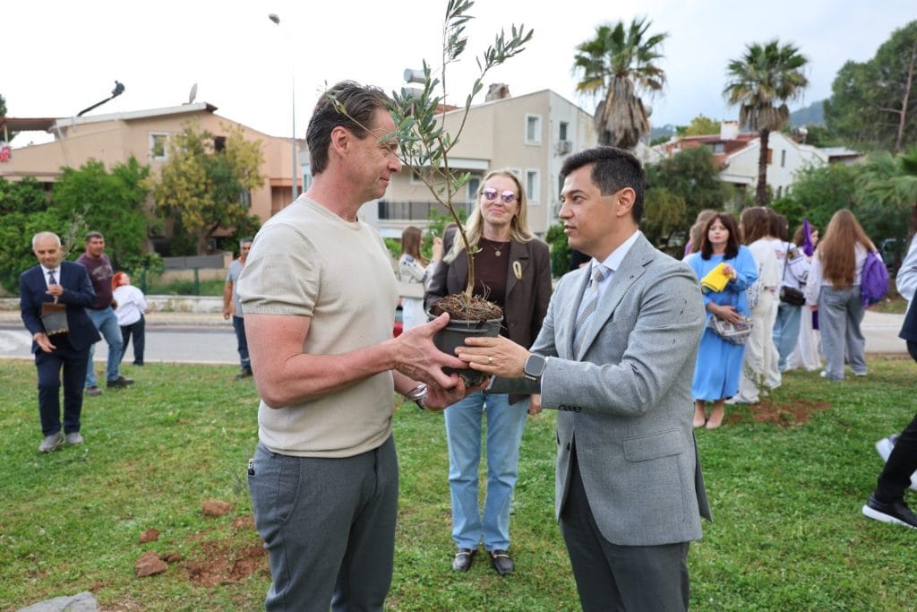 marmaris çocuk festivali marmarisli çocuklar 23 nisan ulusal egemenlik ve çocuk bayramı marmaris belediye başkanı uluslararası çocuk festivali marmaris 23 nisan